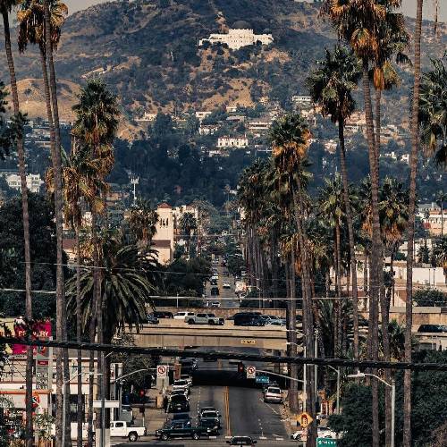 صدای بچه مخو زدم با یه چشمک واسه عید می برمت شمشک